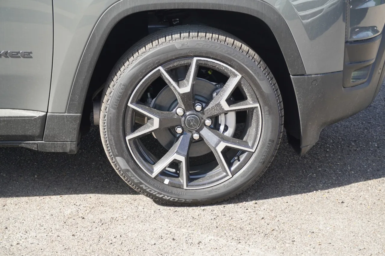 2026 Jeep Cherokee Overland