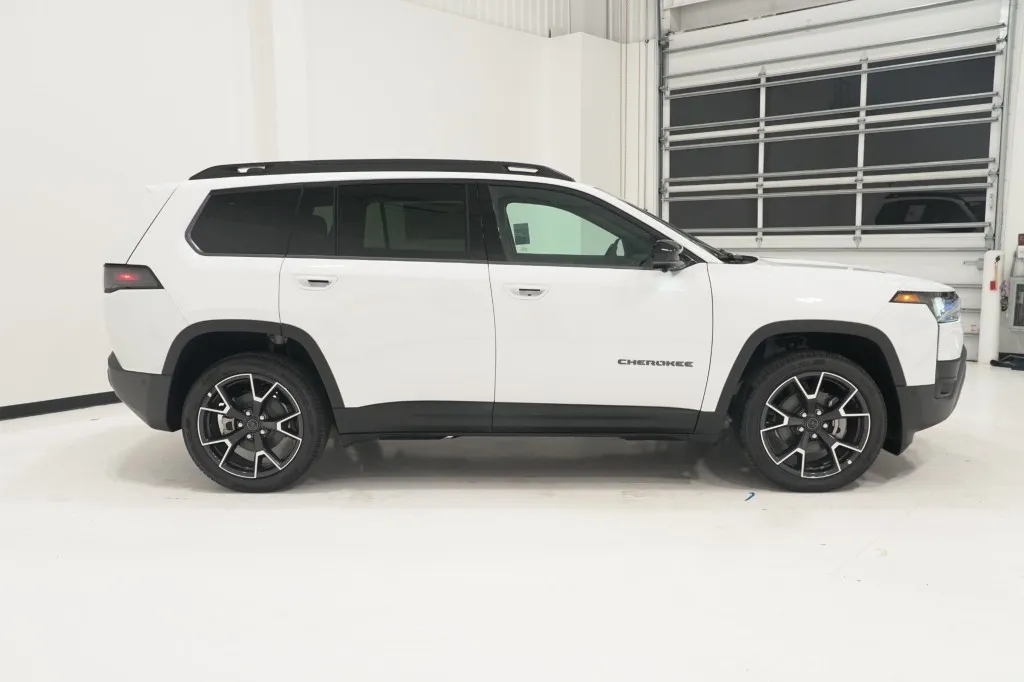 2026 Jeep Cherokee Overland