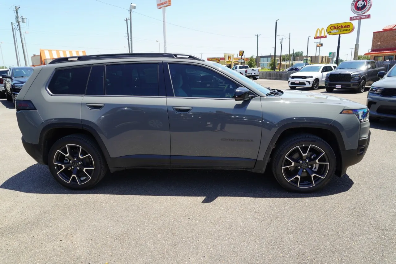 2026 Jeep Cherokee Overland