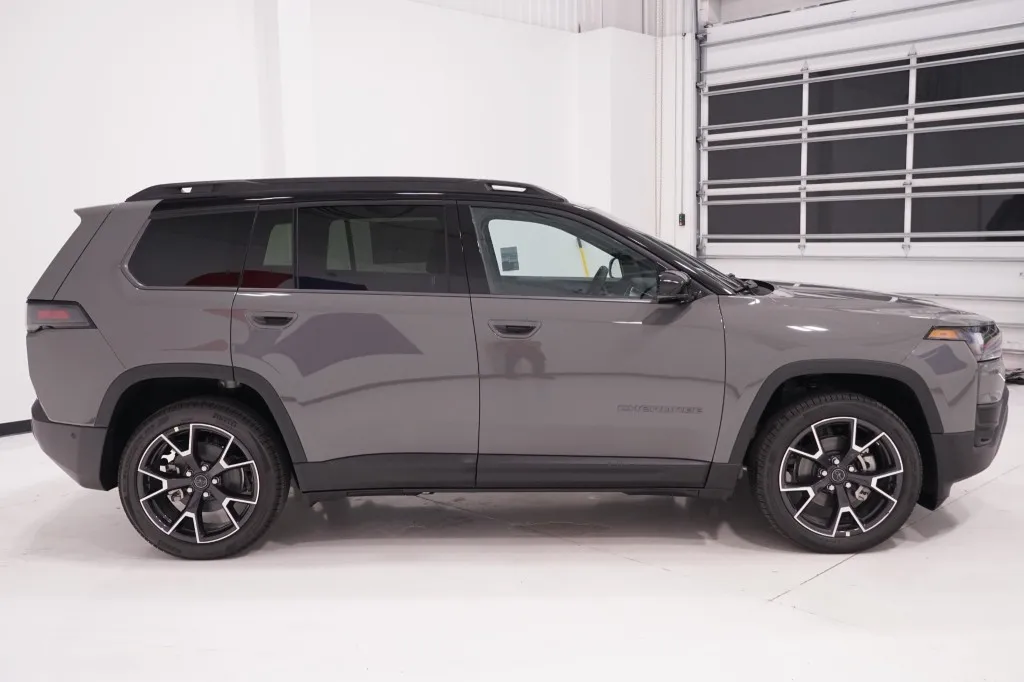 2026 Jeep Cherokee Overland