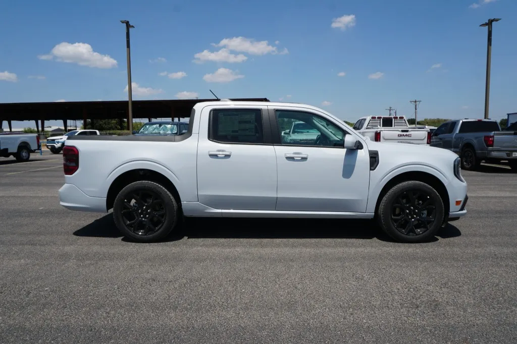 2026 Ford Maverick Lobo Standard