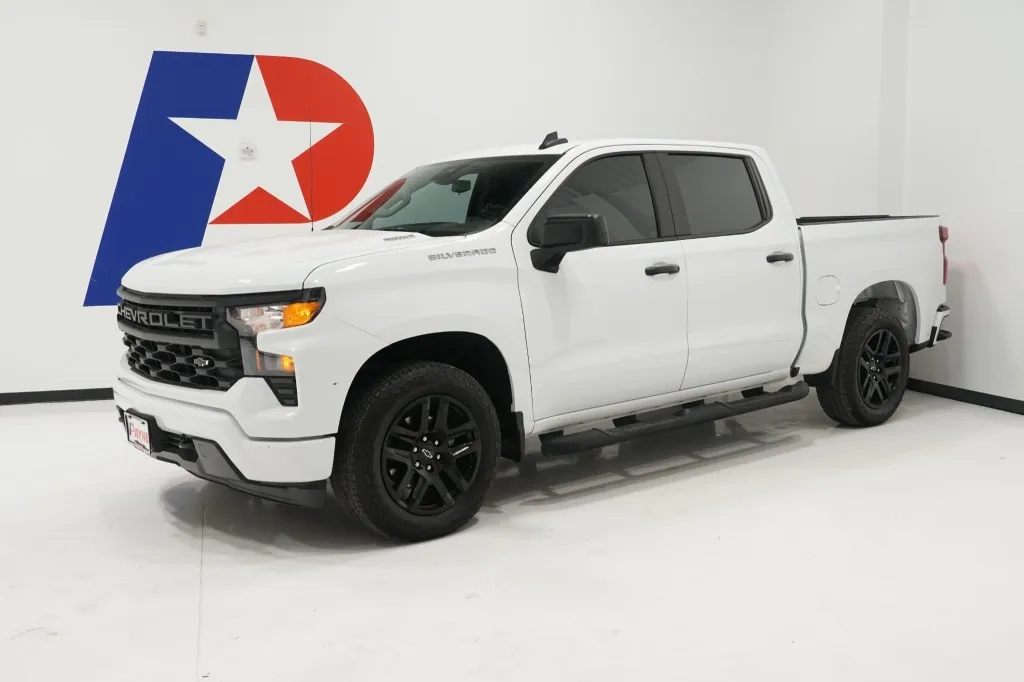 2025 Chevrolet Silverado 1500 Custom