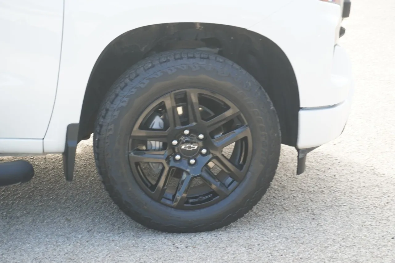 2025 Chevrolet Silverado 1500 Custom