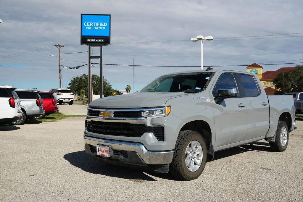 2024 Chevrolet Silverado 1500 LT's photo