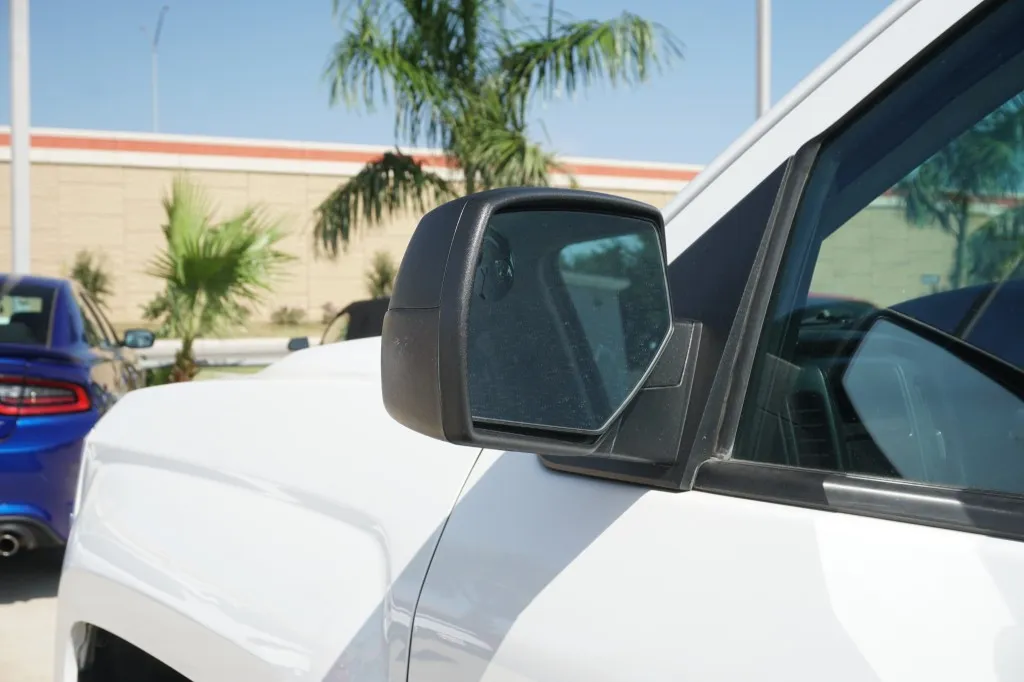 2018 Chevrolet Silverado 1500 Custom photo 12