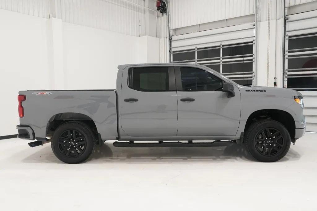 2025 Chevrolet Silverado 1500 Custom