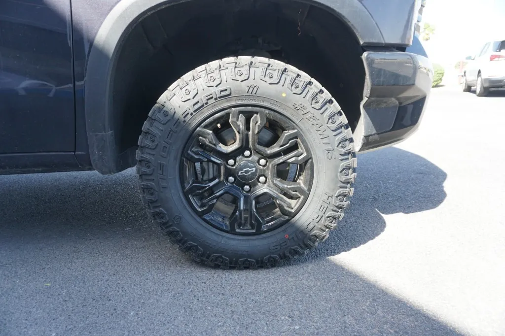 2023 Chevrolet SILVERADO BIG DOG ZR2