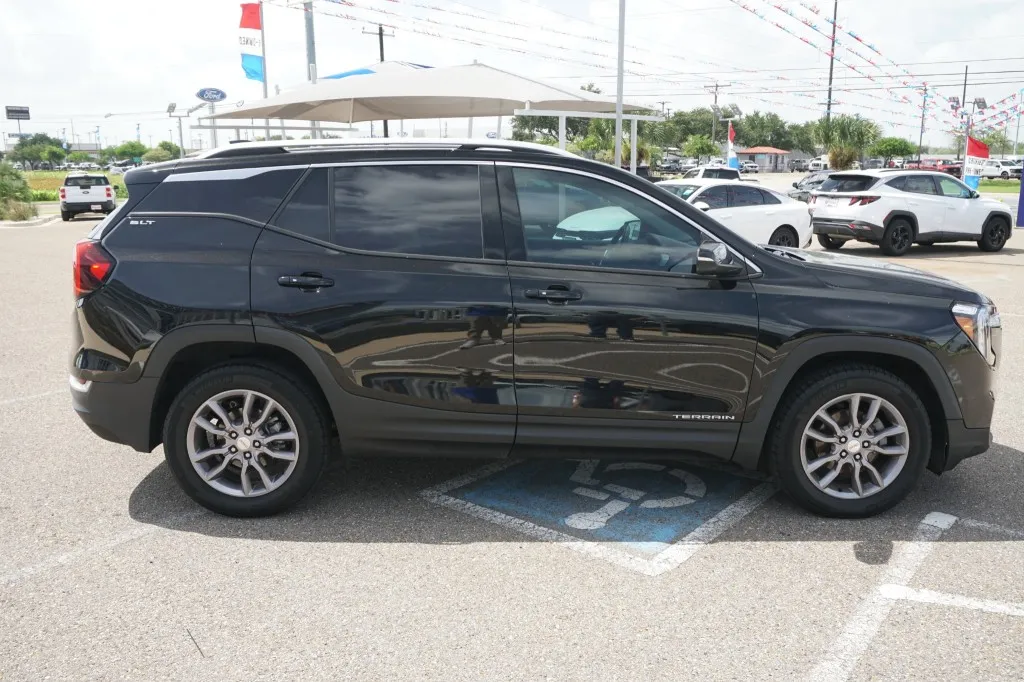 2023 GMC Terrain SLT