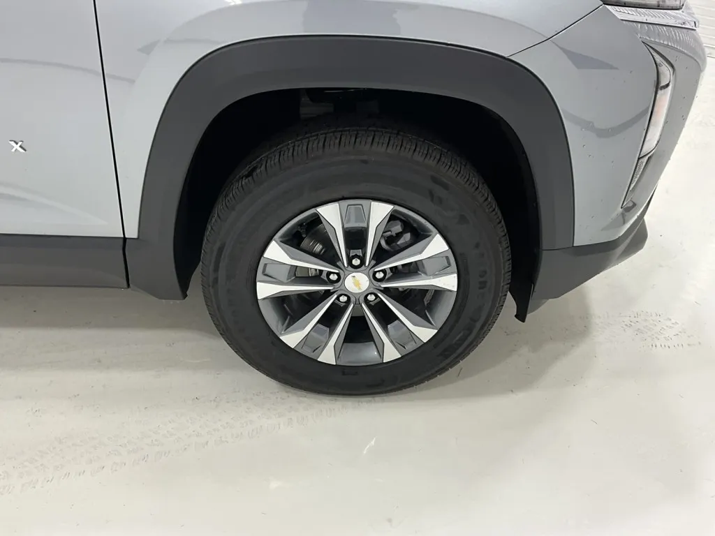 2027 Chevrolet Equinox FWD LT