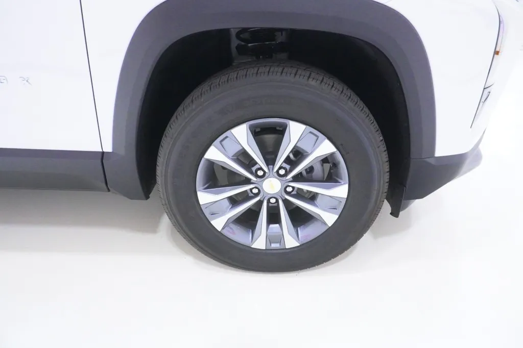 2027 Chevrolet Equinox FWD LT