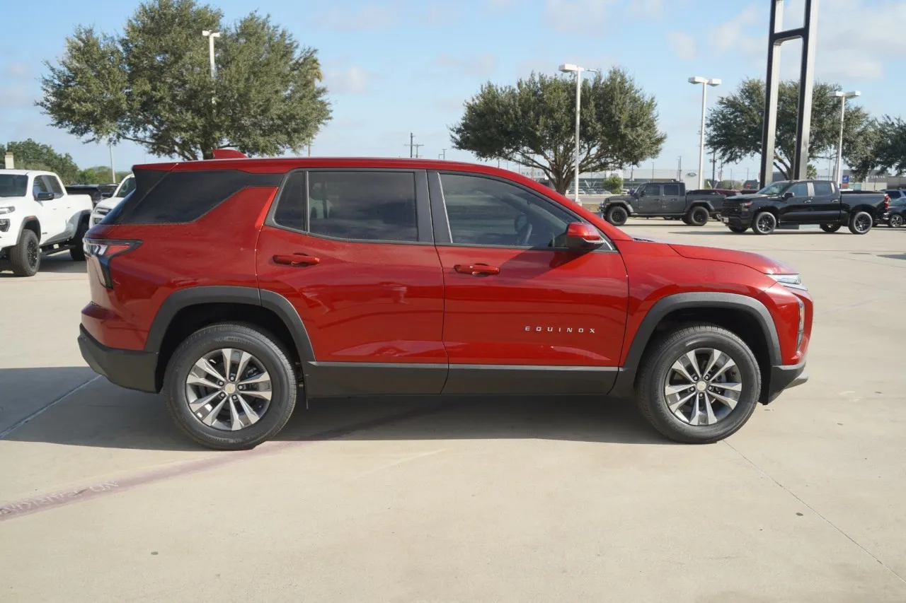 2027 Chevrolet Equinox FWD LT