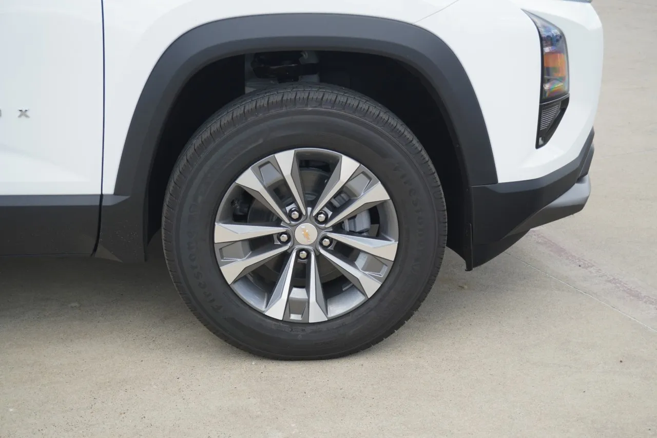 2027 Chevrolet Equinox FWD LT