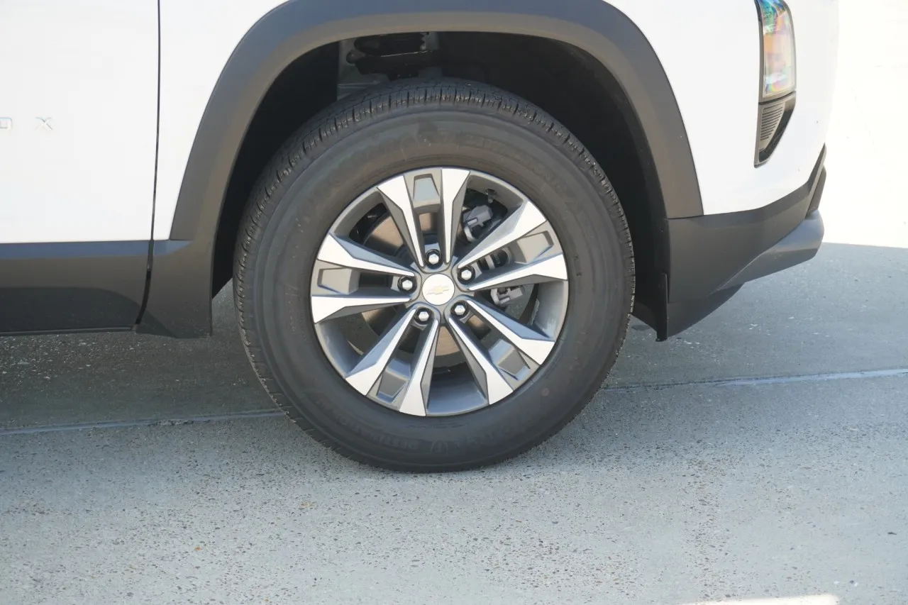 2027 Chevrolet Equinox FWD LT