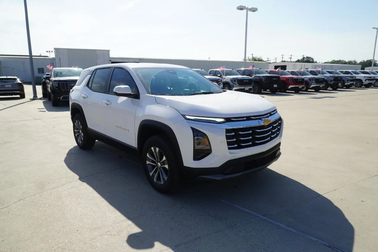 2027 Chevrolet Equinox FWD LT