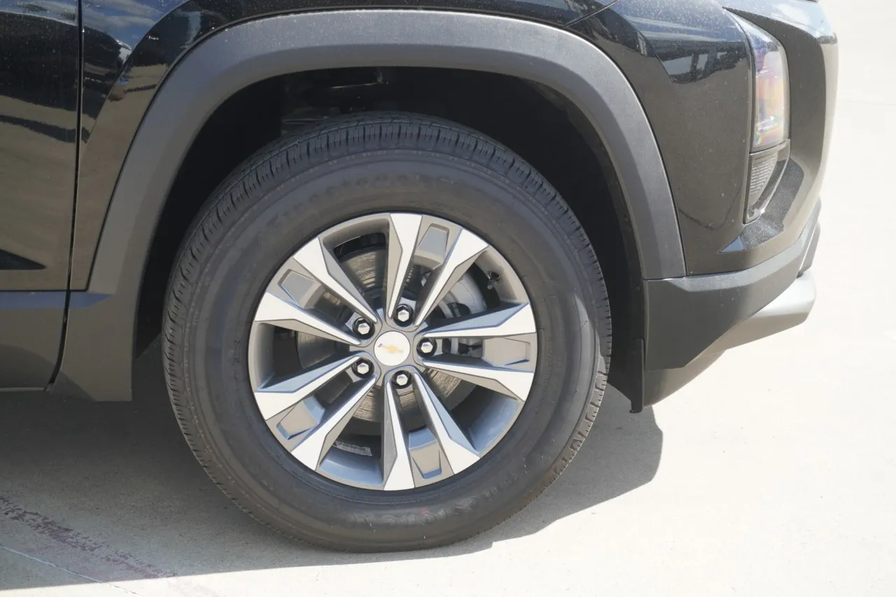 2027 Chevrolet Equinox FWD LT