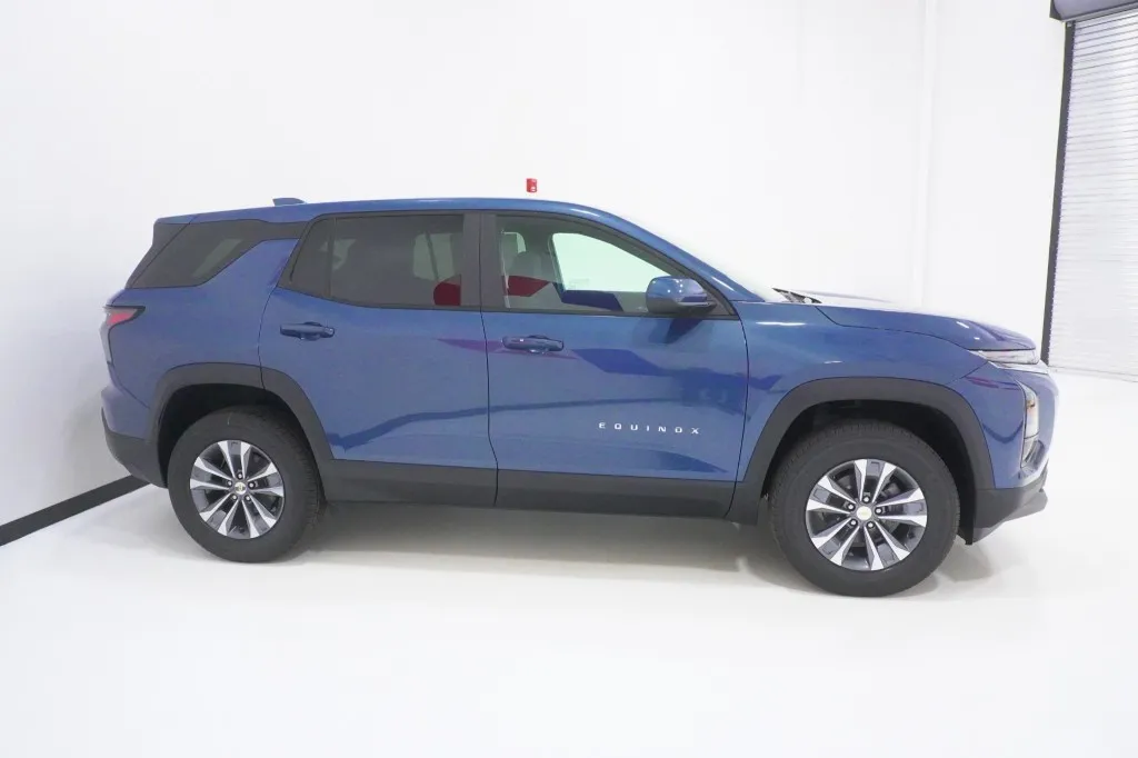 2027 Chevrolet Equinox FWD LT