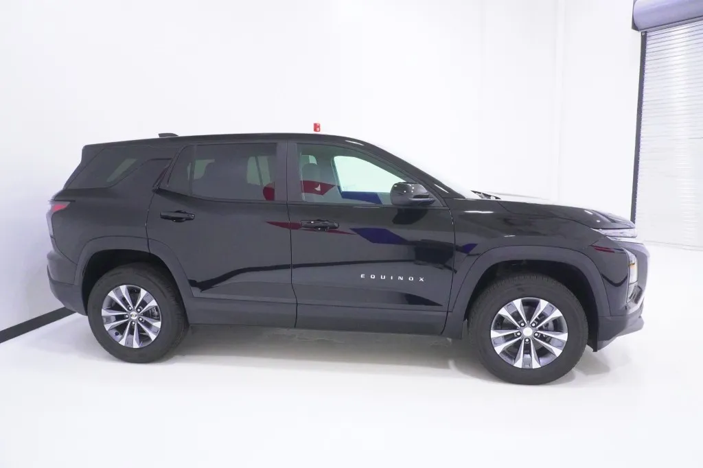 2027 Chevrolet Equinox FWD LT
