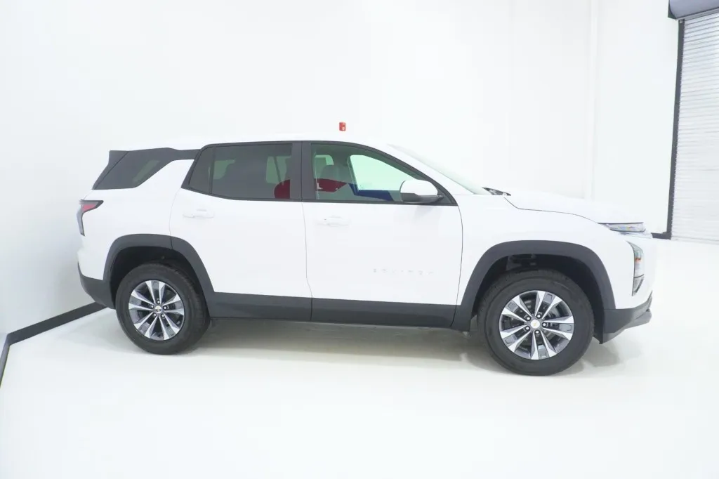 2027 Chevrolet Equinox FWD LT