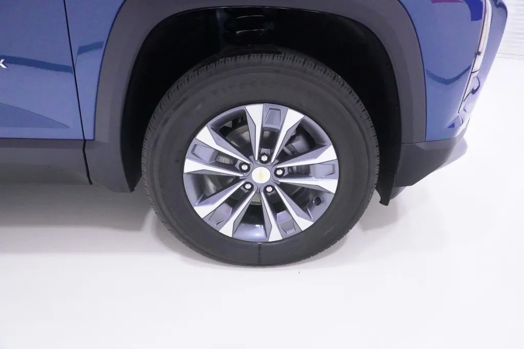 2027 Chevrolet Equinox FWD LT