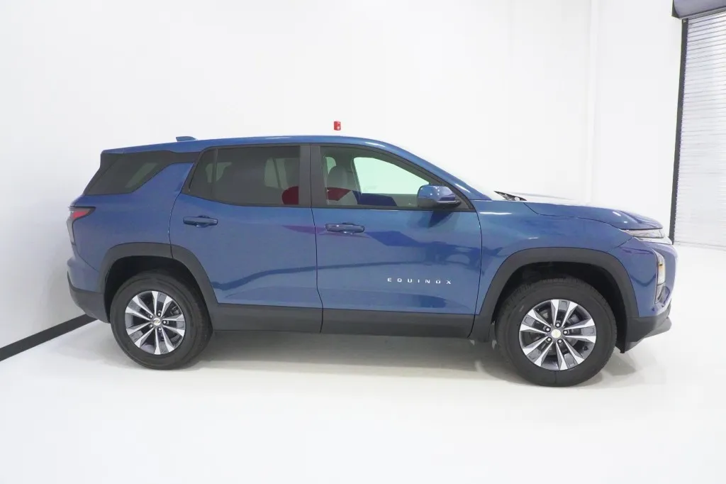 2027 Chevrolet Equinox FWD LT