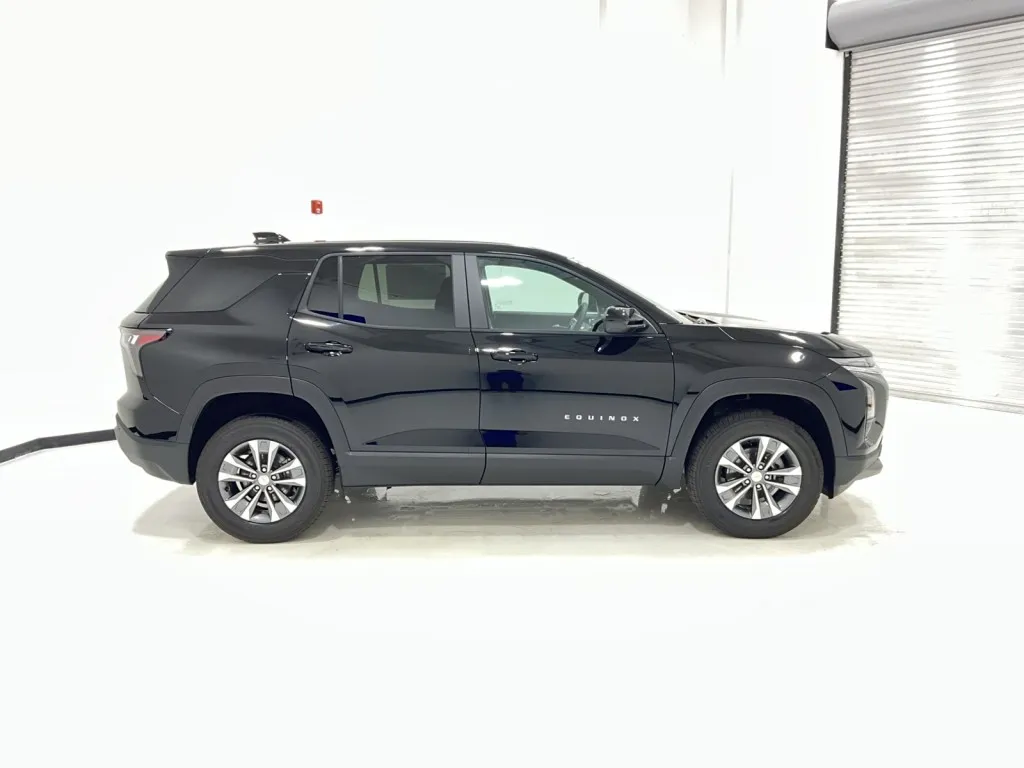 2027 Chevrolet Equinox FWD LT