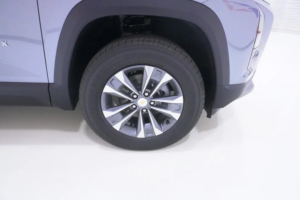 2027 Chevrolet Equinox FWD LT