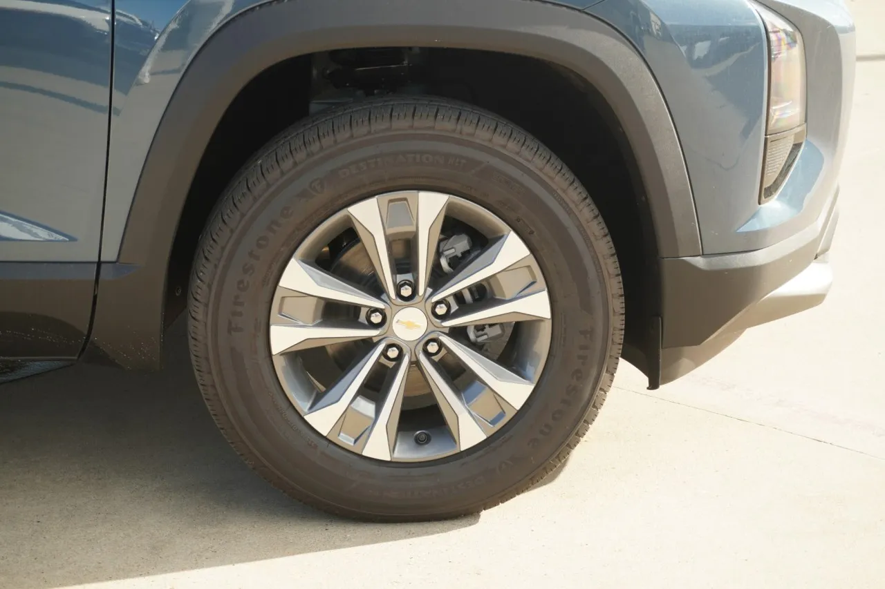 2027 Chevrolet Equinox FWD LT