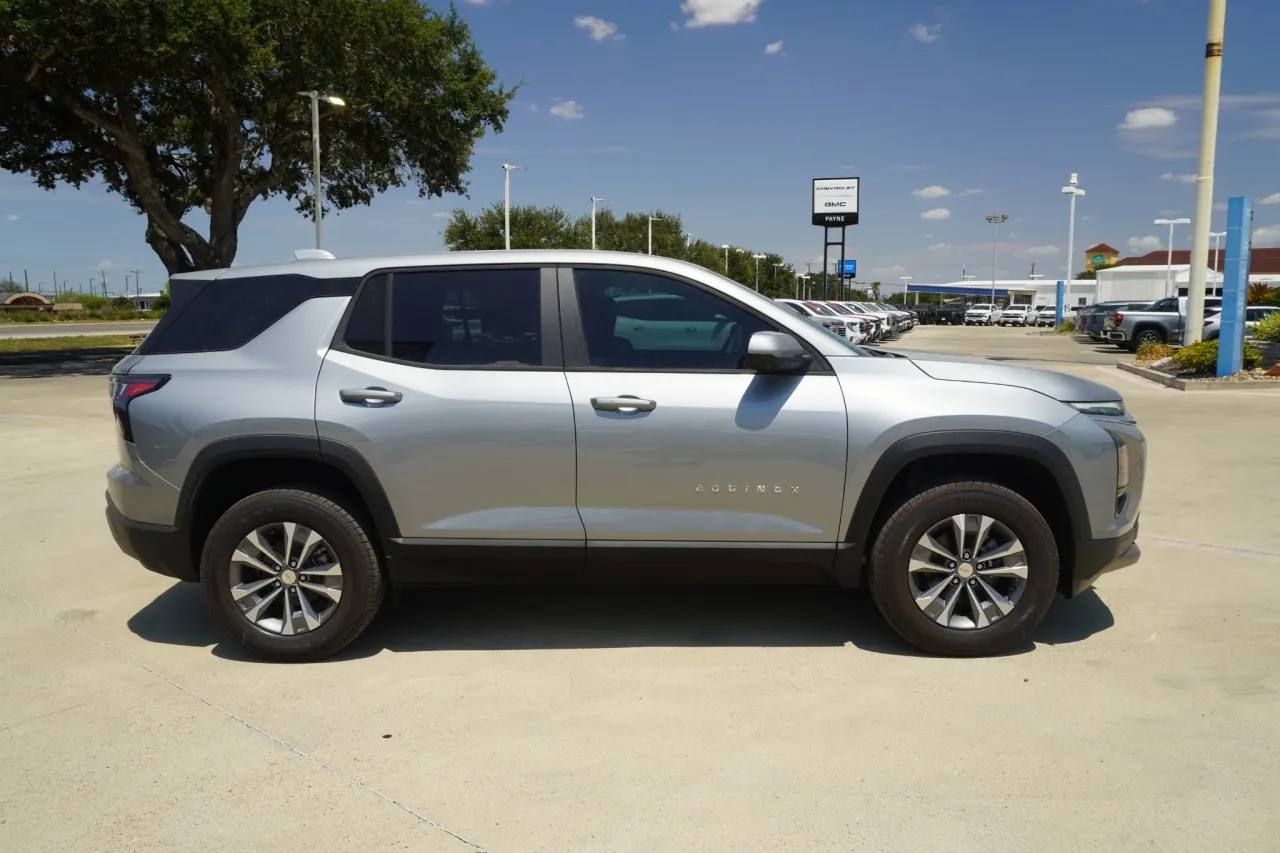 2027 Chevrolet Equinox FWD LT