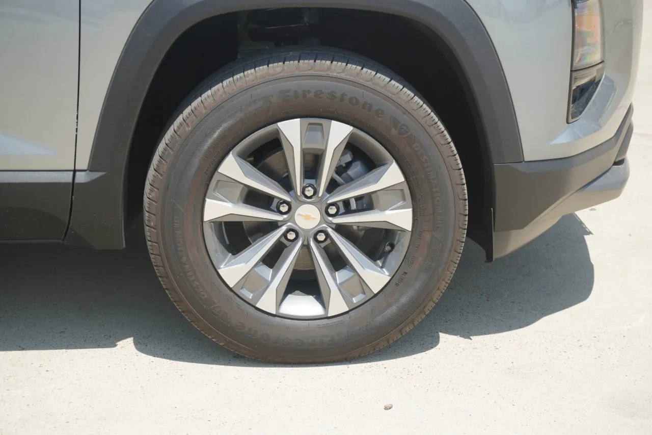 2027 Chevrolet Equinox FWD LT