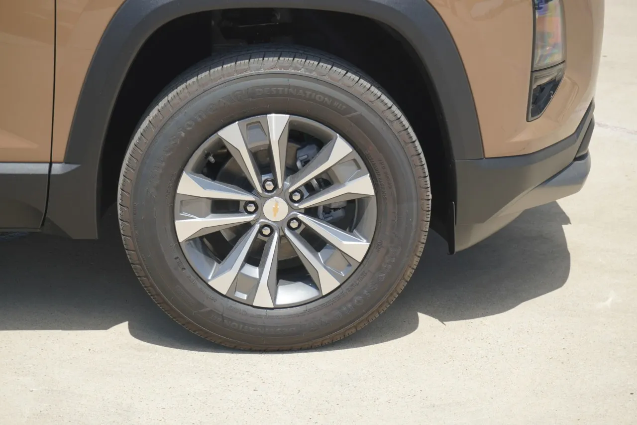 2027 Chevrolet Equinox FWD LT