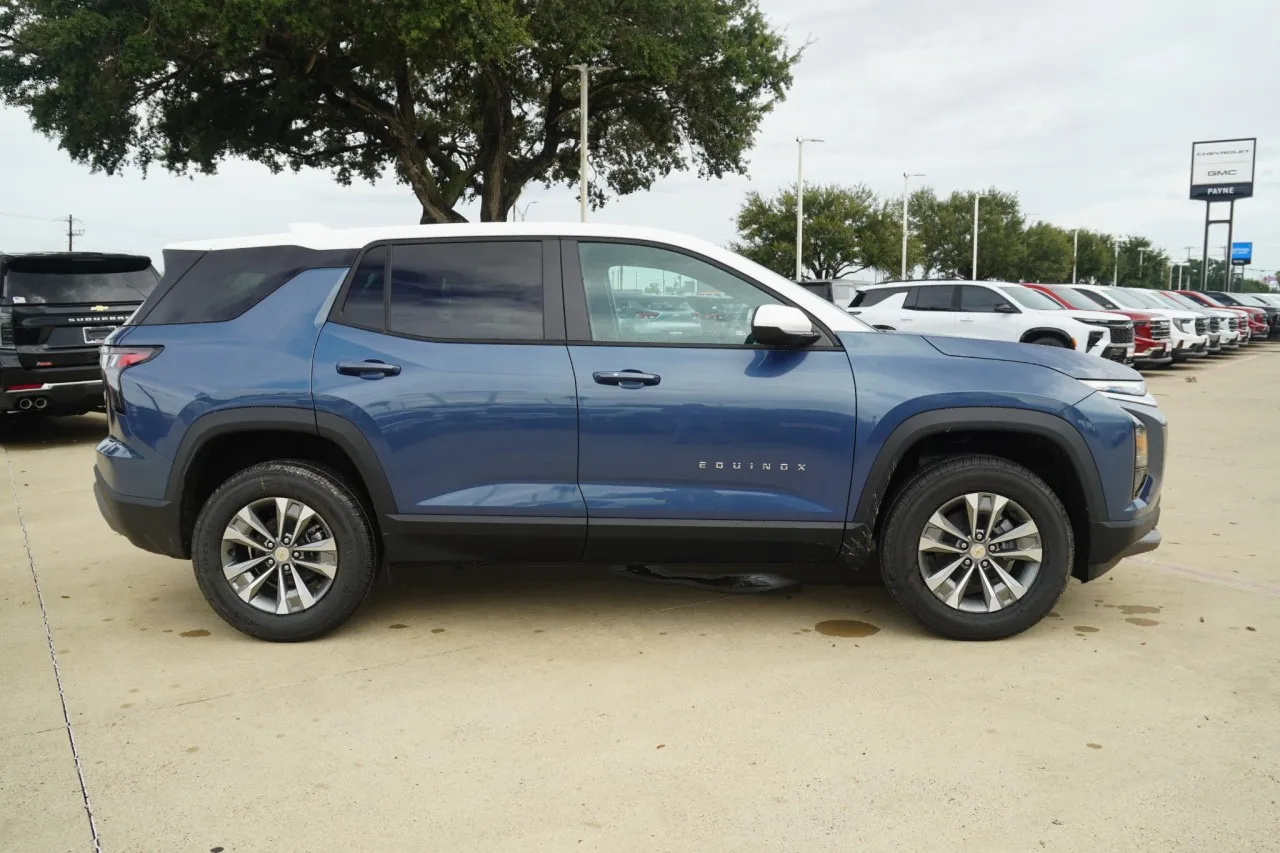 2027 Chevrolet Equinox FWD LT