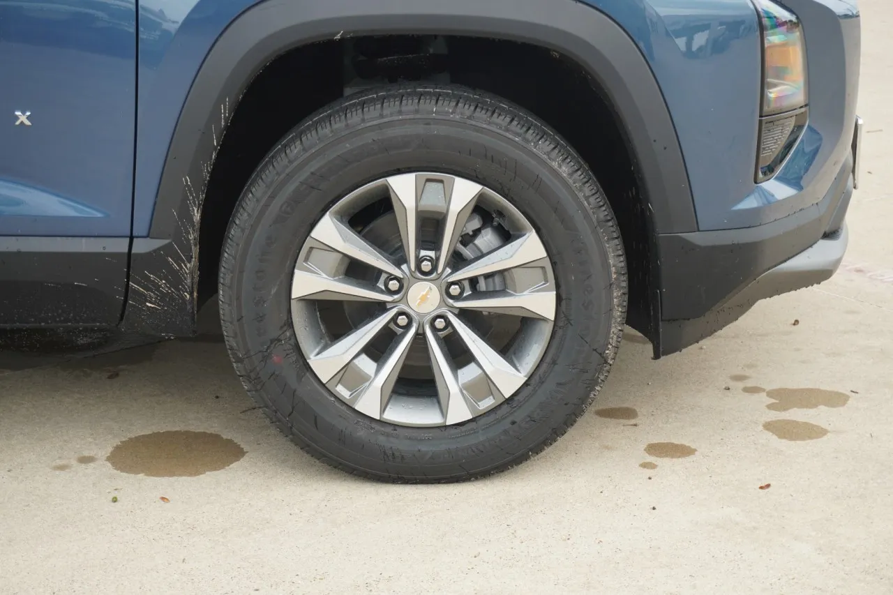 2027 Chevrolet Equinox FWD LT