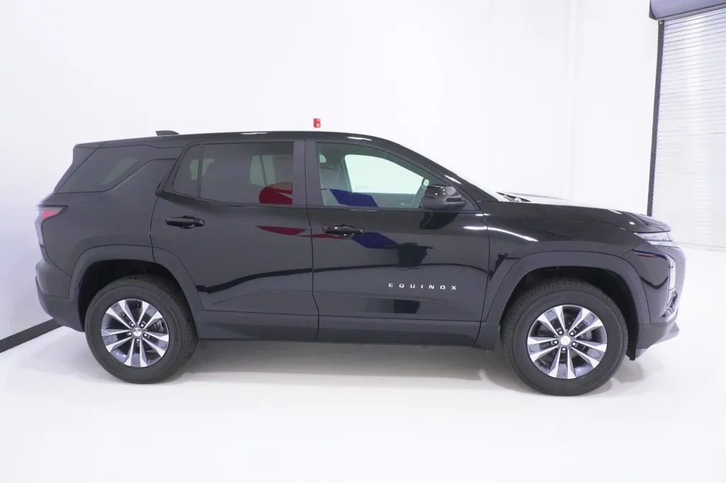 2027 Chevrolet Equinox FWD LT