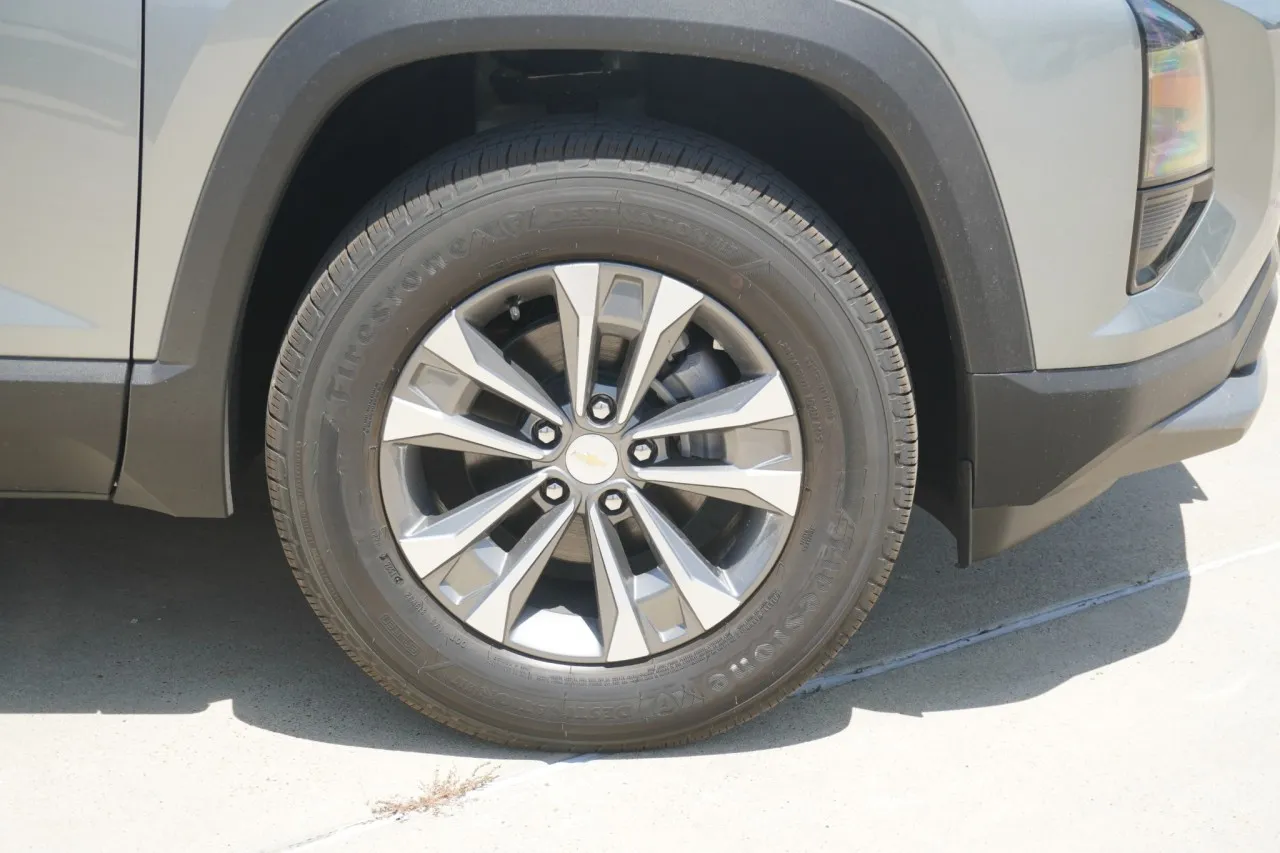 2027 Chevrolet Equinox FWD LT