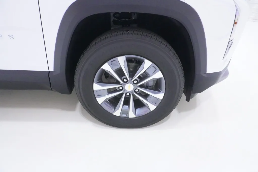 2027 Chevrolet Equinox FWD LT