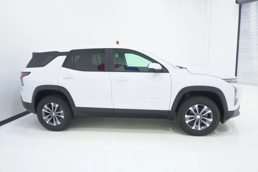 2027 Chevrolet Equinox FWD LT