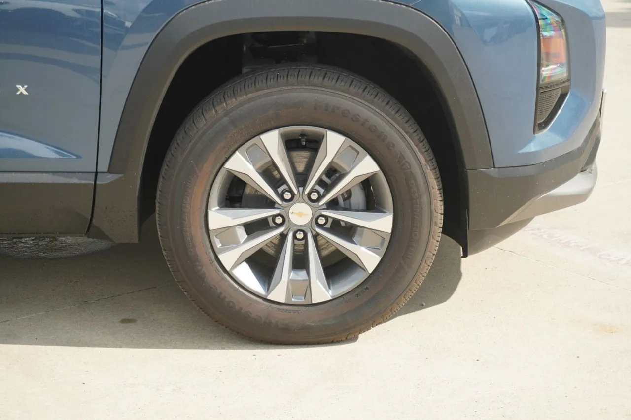 2027 Chevrolet Equinox FWD LT