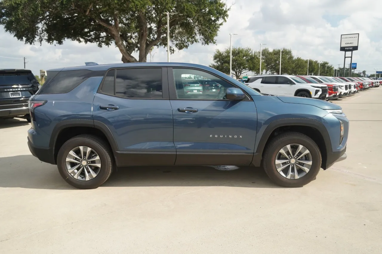 2027 Chevrolet Equinox FWD LT