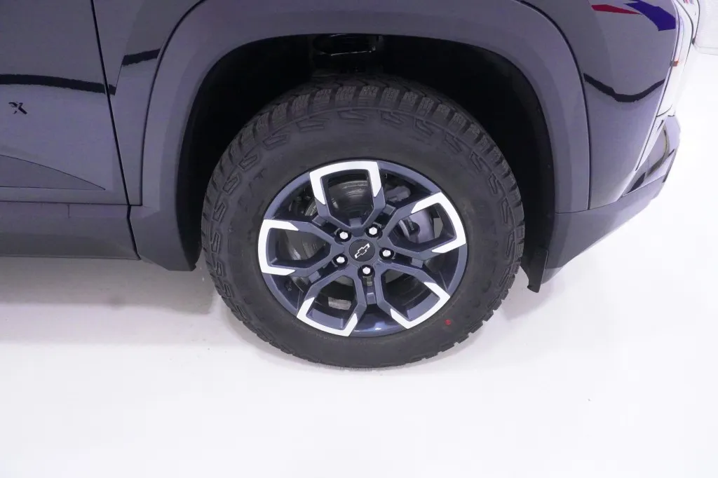 2027 Chevrolet Equinox FWD ACTIV