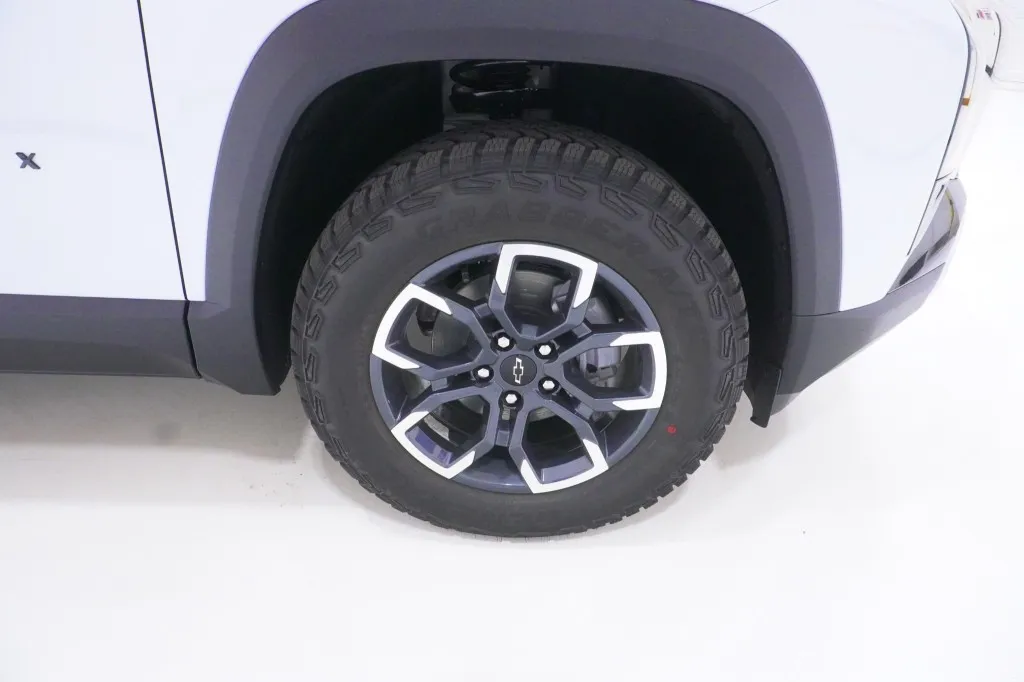 2027 Chevrolet Equinox FWD ACTIV