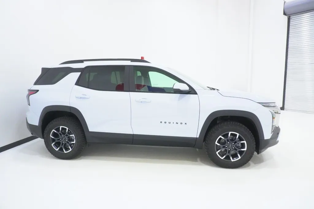 2027 Chevrolet Equinox FWD ACTIV