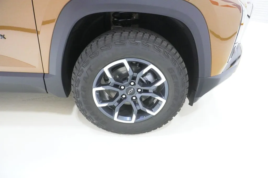 2027 Chevrolet Equinox FWD ACTIV