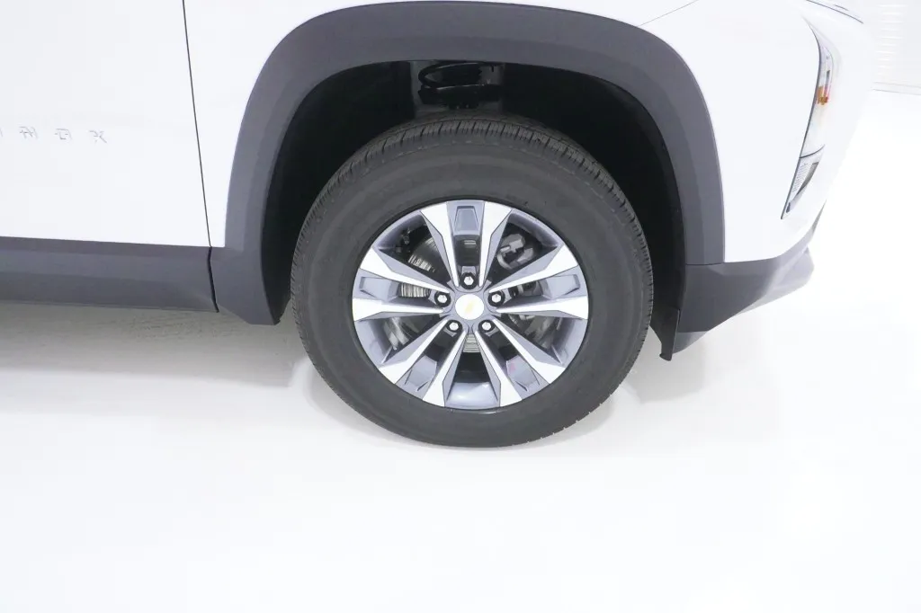 2026 Chevrolet Equinox LT - Photo 5