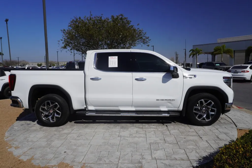 2024 GMC Sierra 1500 SLT