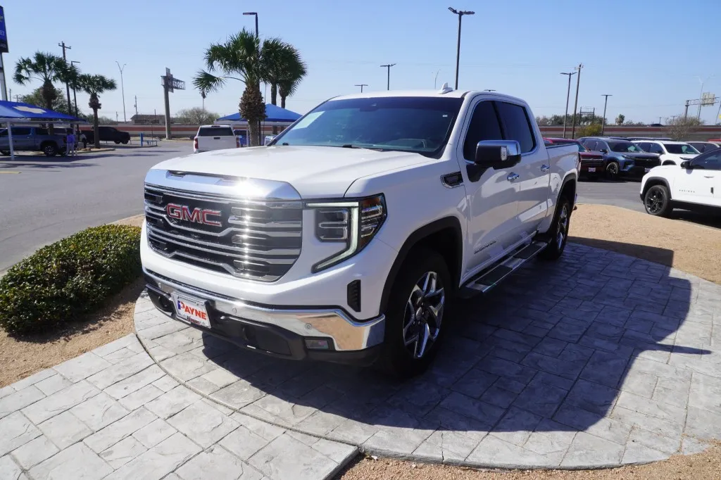 2024 GMC Sierra 1500 SLT