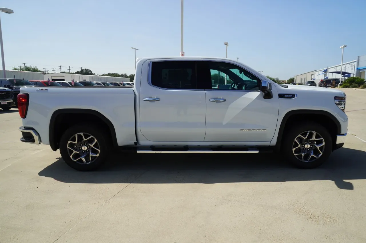 2026 GMC Sierra 1500 SLT - Photo 4