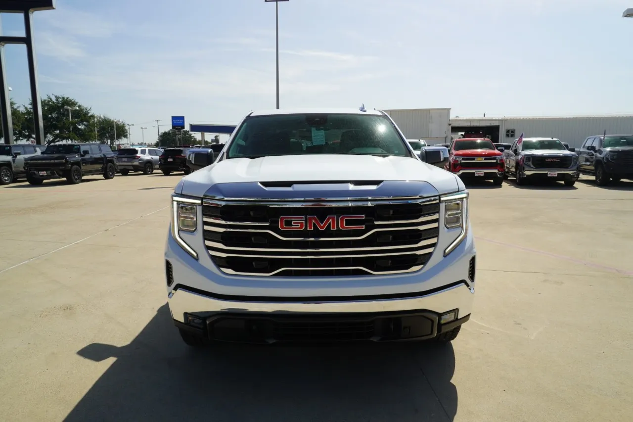 2026 GMC Sierra 1500 SLT - Photo 2