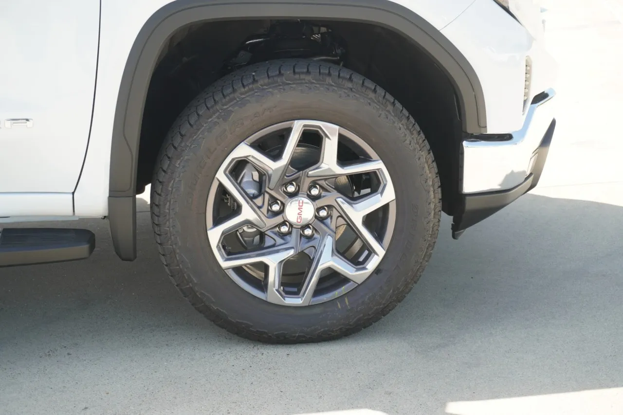 2026 GMC Sierra 1500 SLT - Photo 5