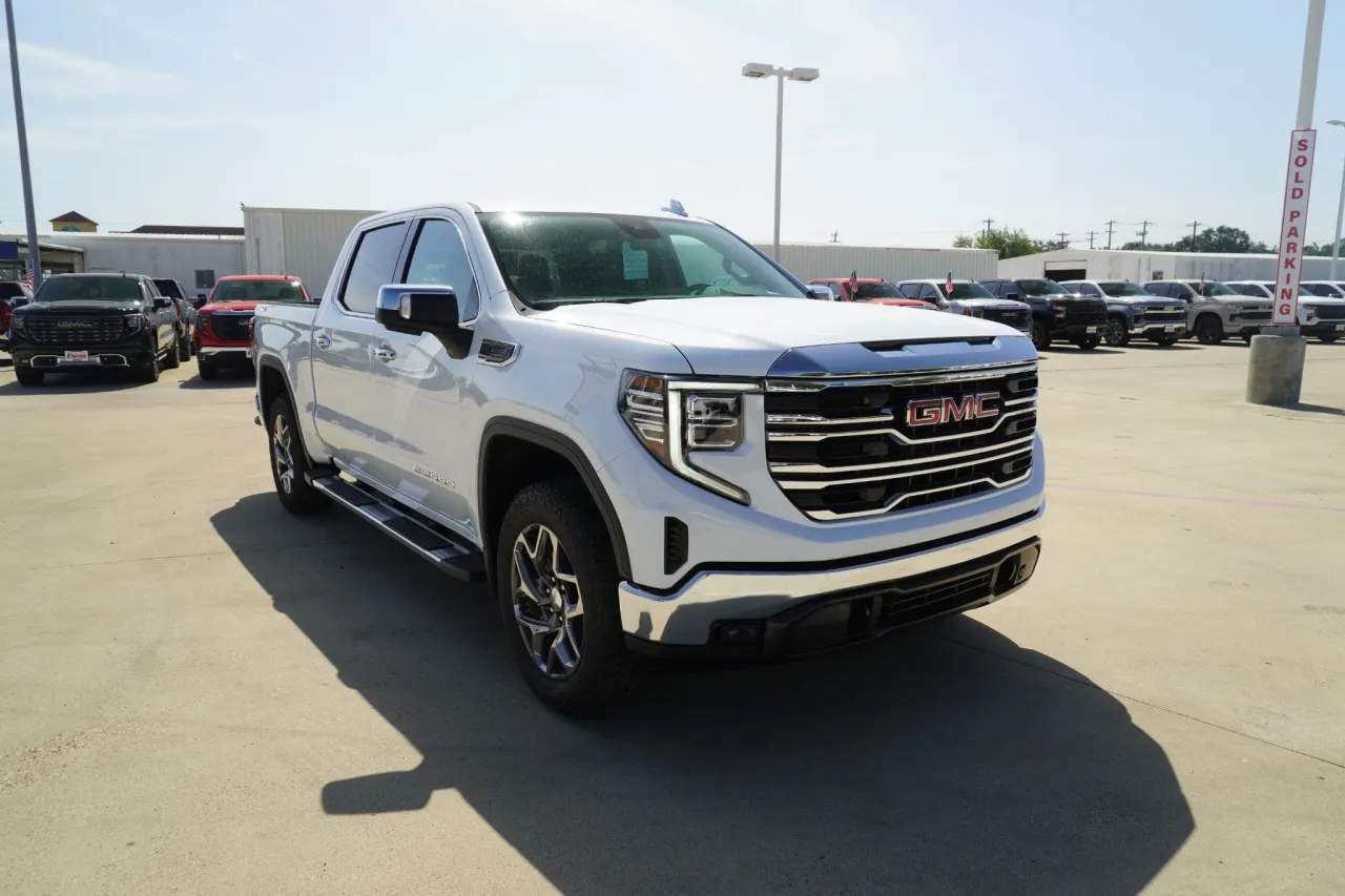 2026 GMC Sierra 1500 SLT - Photo 3