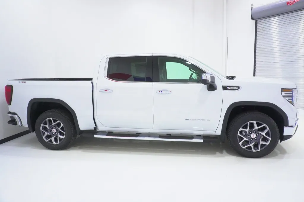 2026 GMC Sierra 1500 SLT - Photo 4